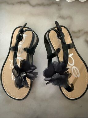 Bebe NEW girls patent floral sandals snap strap sz M 7/8